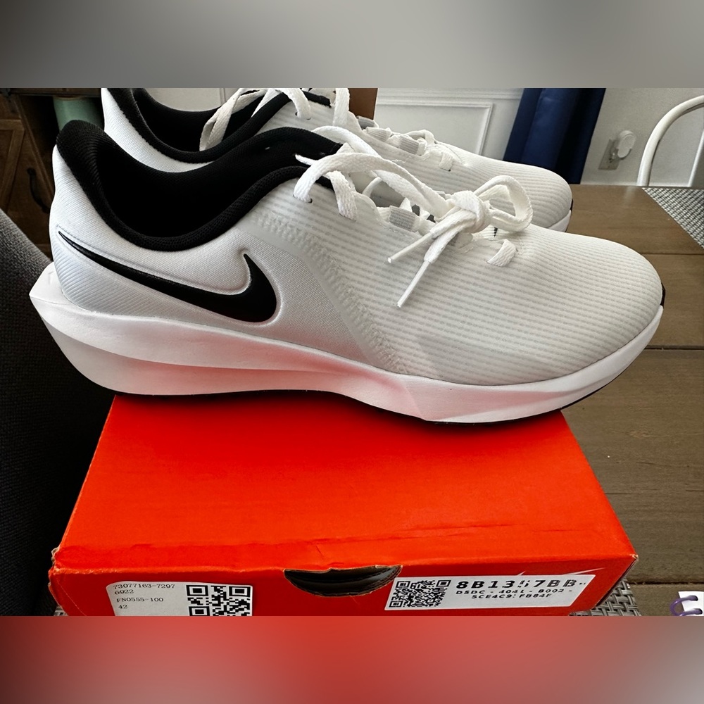Nike infinity Golf White and Black Sneakers with Streamlined Design